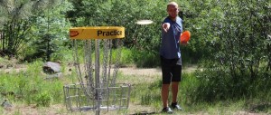 Disc-Golf-Putting-with-cage_767X